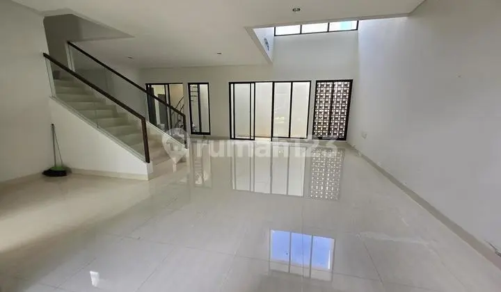 RUMAH SUMMARECON CLUSTER FAMIY