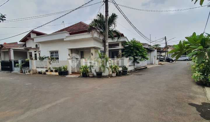 Rare Item! Two-Front Road Hook House in Dukuh Zamrud