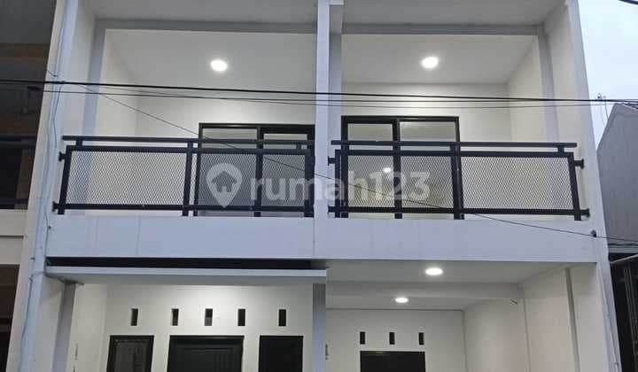 Kesempatan Punya Rumah Depan Taman - Graha Blok E Rumah