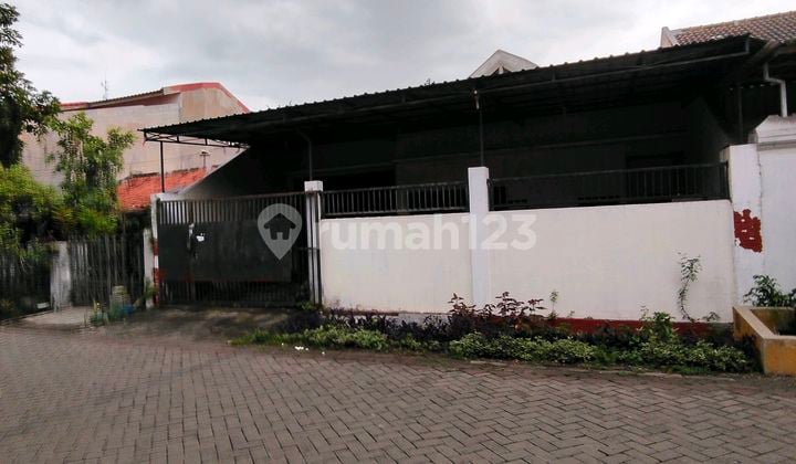 Rumah Bekas Gudang Dekat Jl Raya Kendangsari