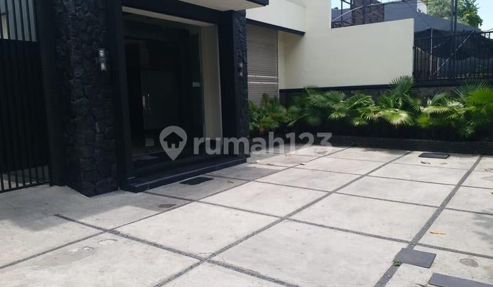 Rumah Usaha Bekas Kantor di Pusat Kota Surabaya
