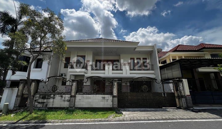 Rumah di Jalan Utama Citraland Dekat Gwalk