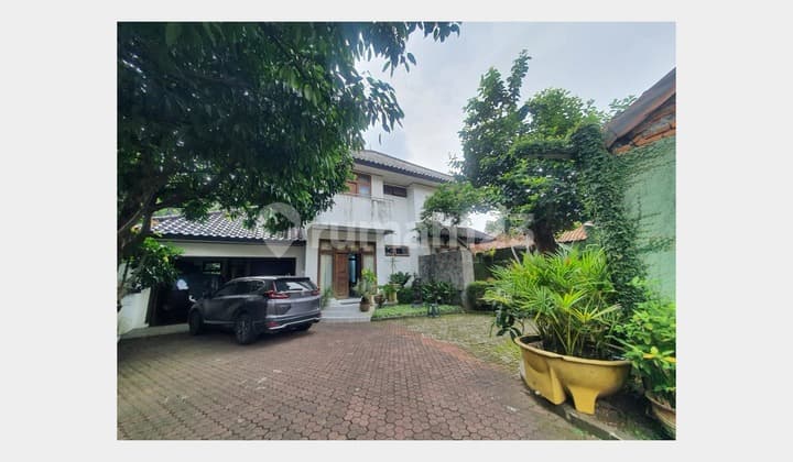 Rumah Besar Dekat Aeon Mall Tanjung Barat, 2 Lantai Terawat