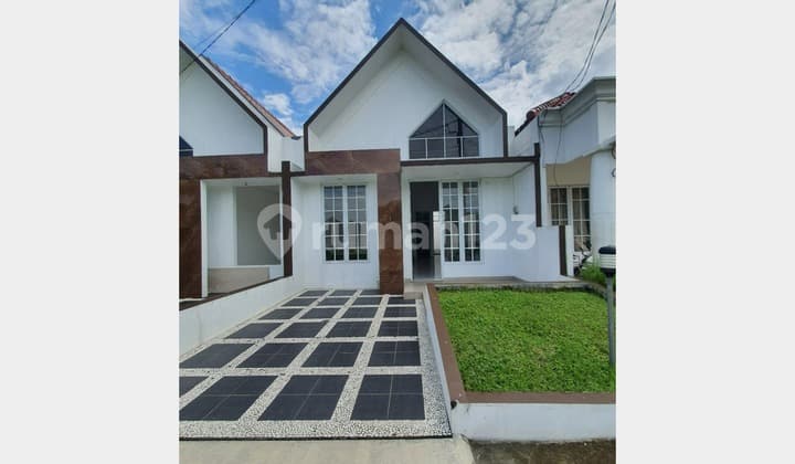 Rumah Pesan Bangun Dekat Komplek Pemda Cibinong