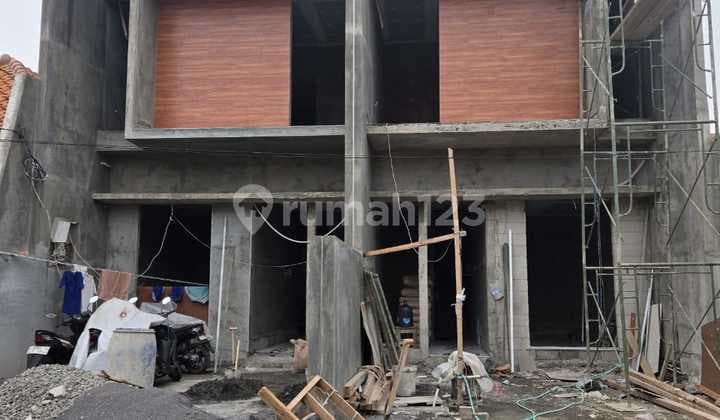 Dijual Rumah Pakuwon City Furnish 2 Lantai Siap Huni