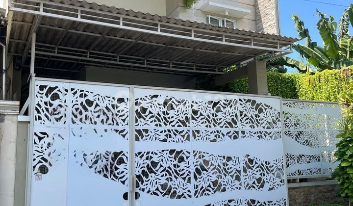 Dijual Rumah Manyar Indah Full Furnish 3 Lantai Siap Huni