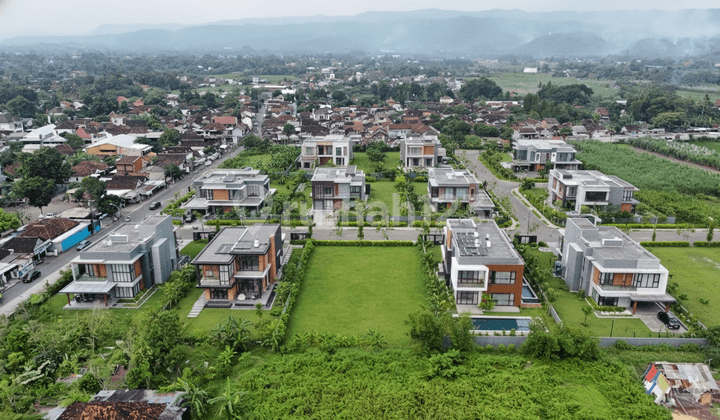 Tanah Emas Bantul, Lokasi Pinggir Jalan Raya