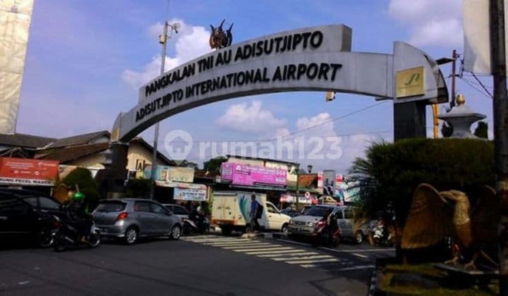 SHM Pecah Tanah Prambanan 30 Meter Jalan Jogja-Solo