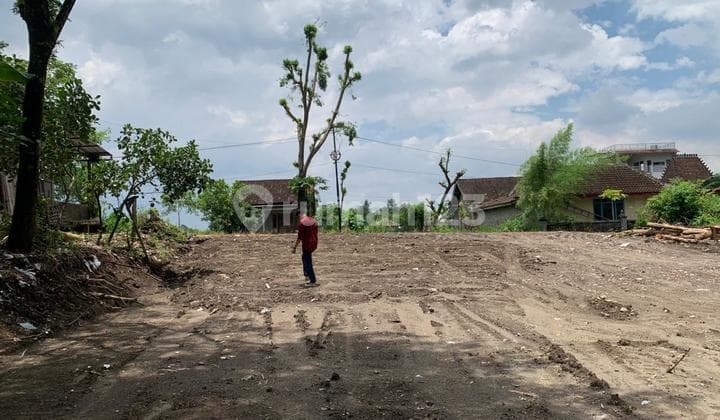 Tanah Tepi Jalan Aspal Dekat Kantor Kelurahan Selomartani Kalasan