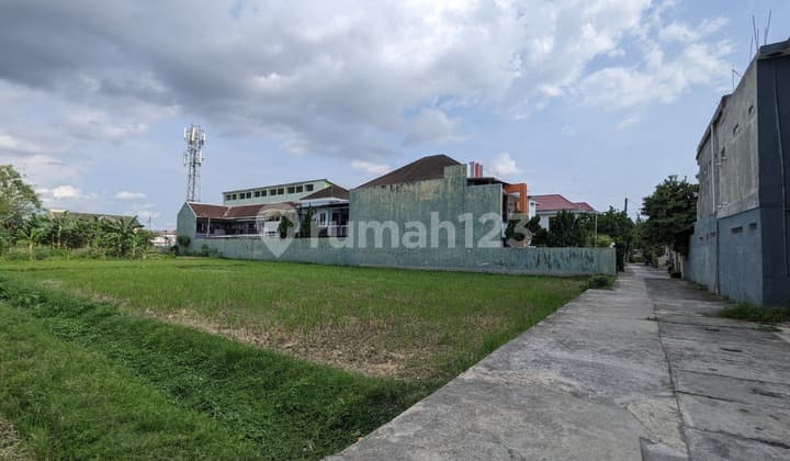 Jual Cepat Tanah 800 Meter Dari Jl. Laksda Adisucipto, SHM