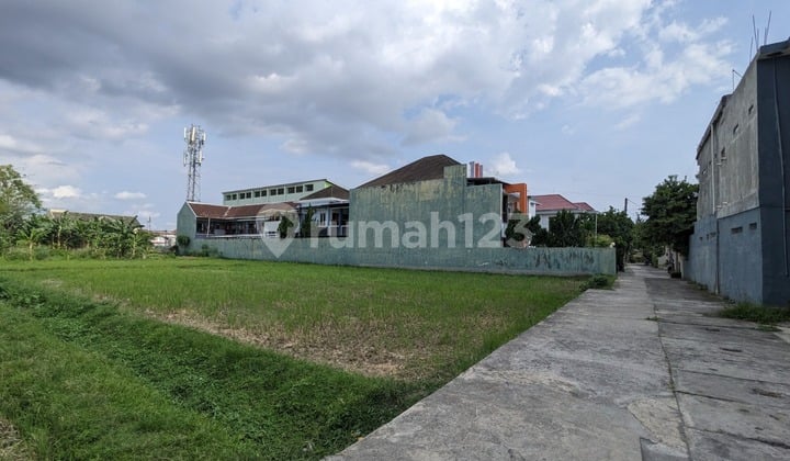 Jual Cepat Tanah 800 Meter Dari Jl. Laksda Adisucipto, SHM