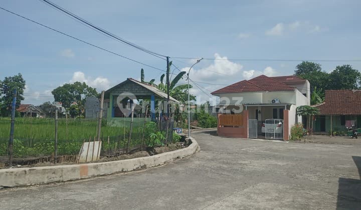 Tanah 200 Jutaan SHM Pekarangan Utara Jalan Purwomartani