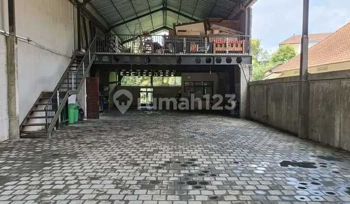 For Sale: 1.5-Story Commercial Space, Suitable for Warehouse/Shophouse or Also for Restaurant/Cafe.