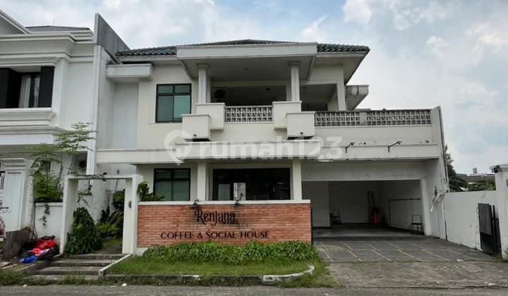 Translation: For Sale, 2-Story House at Taman Golf Modernland Tangerang
