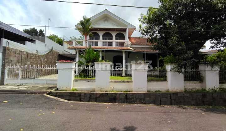 Rumah 2 Lantai Sekolah Don Bosko Unika Akpol Bn