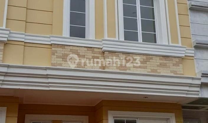 Rumah Bagus SHM Gading Serpong dekat Universitas dan Mall