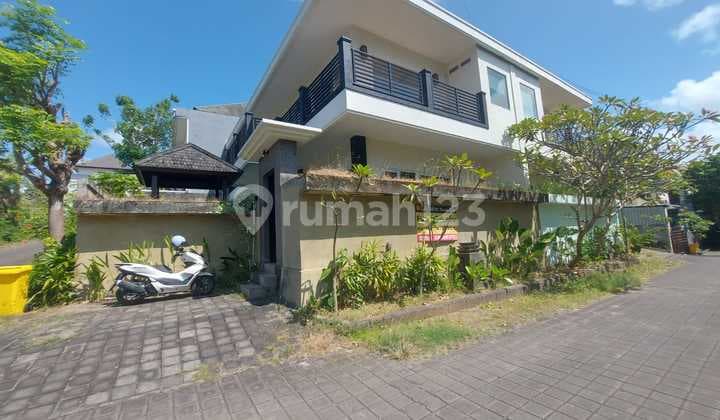 House For Sale In Jimbaran House With Good Certificate.