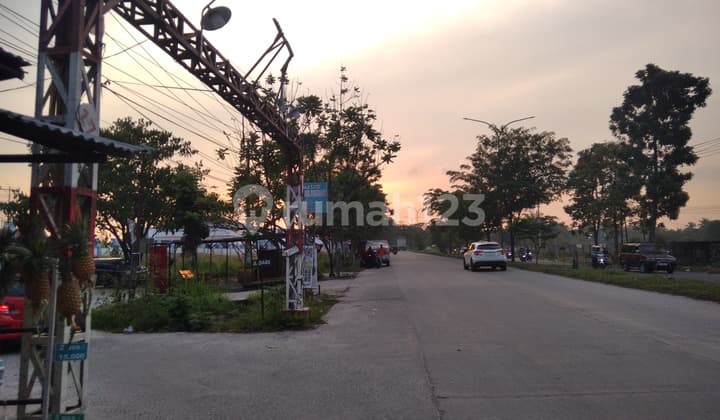 Pasar Induk Modern Arengka Sampingnya, Tanah di Pinggir Aspal