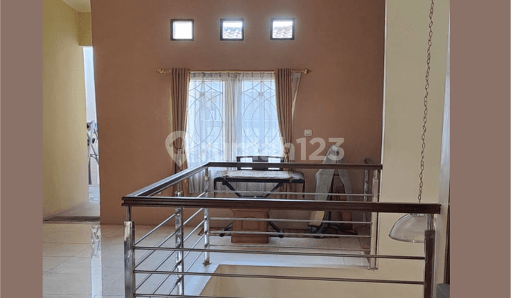 Dijual Rumah Terawat.strategis. Hunian Asri .tenang. Nyamsn. SHM