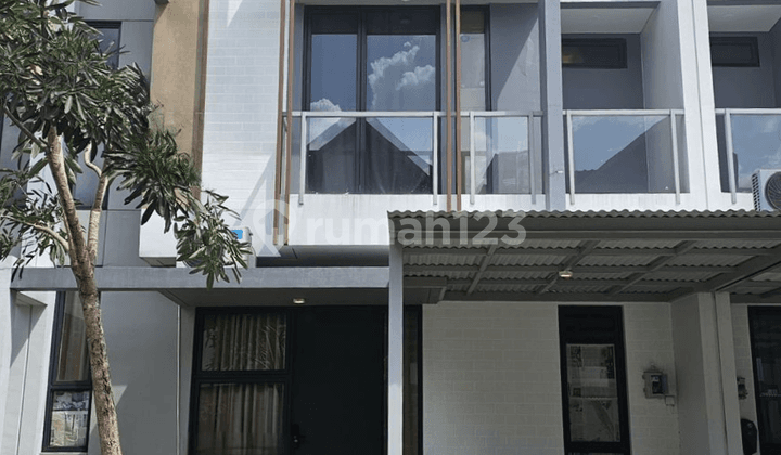 Rumah 2 Lantai Full Renovasi Yuthica Gading Serpong BSD City Tangerang Banten