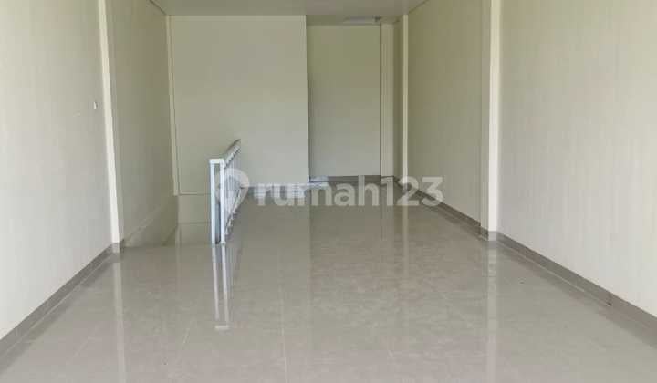 For Rent 3-Story Shop House Taman Surya 5 Ready to Occupy, strategic location