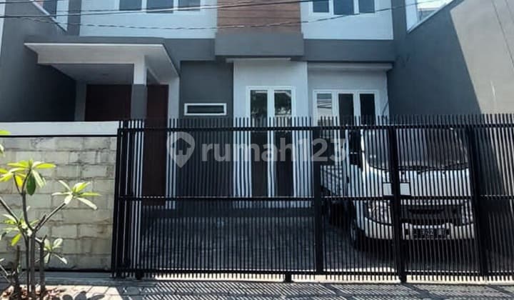 For Sale 2-Story House in Panjang Jiwo Permai Near Park, 3-Car Row