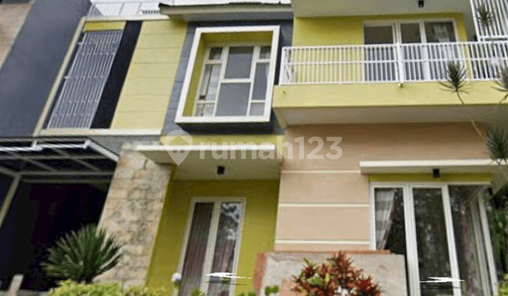 Dijual Villa Pinus di Batu Pesanggrahan Kusuma Kolam Renang
