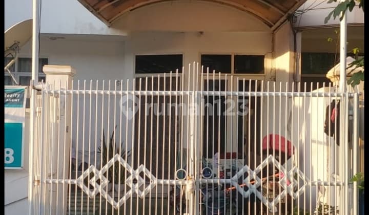 Translation: Sell House Muara Karang