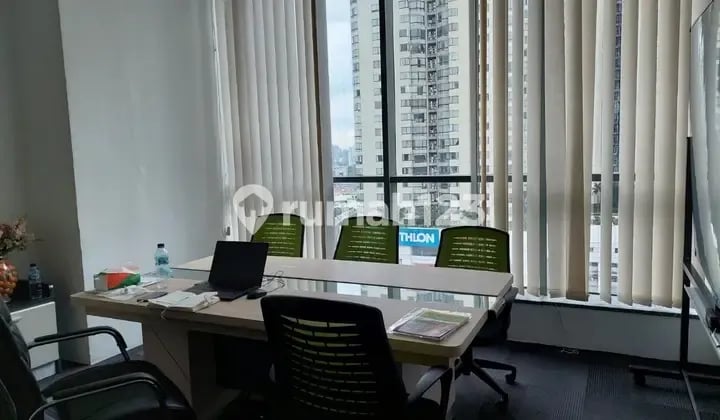 OFFICE APL TOWER 296M2 SEMI FURNISH IDR 888JUTA KONDISI RAPI
