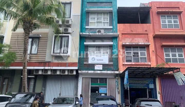 For Sale, Strategically Located Shop House in Balikpapan - Kalimantan!