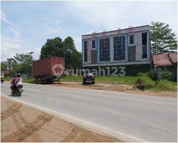 Shop house 1000 m2 on Trans Kalimantan Street, Comfortable and Strategic.