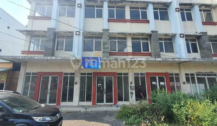 For sale: 2 used shop houses at Rp 1,796,400,000 on Raya Lamongan - Babat Street.