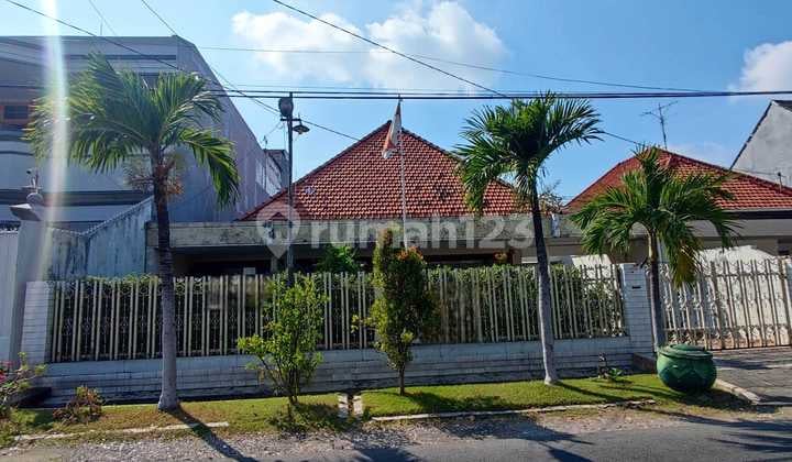 Rumah Raya Darmo Dekat Sekolah Santa Maria