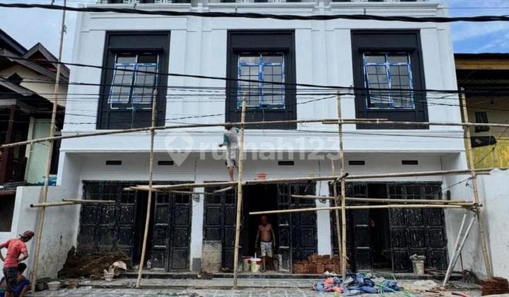 Dijual Cepat Ruko Dua Lantai Siap Buka Usaha di Jalan Poros Faisal Dekat Petarani