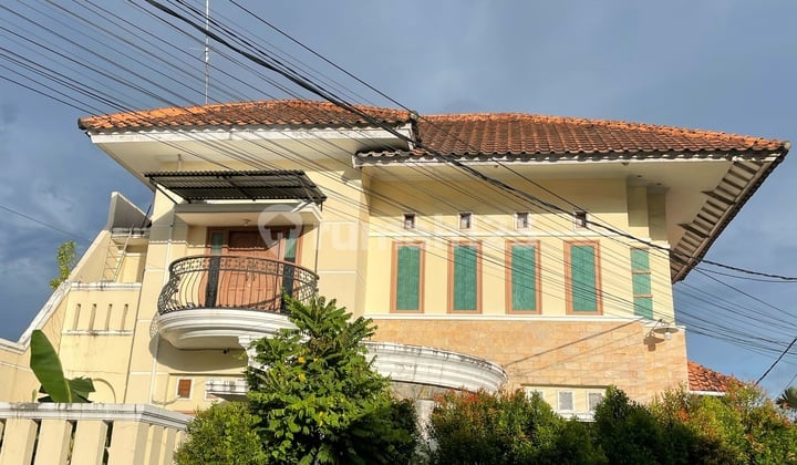 For Sale Luxury House in Downtown Makassar Hook Position