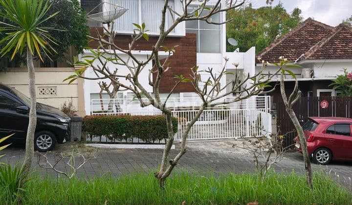Modern Elegant Villa, Fully Furnished, Siap Huni, Taman Mumbul