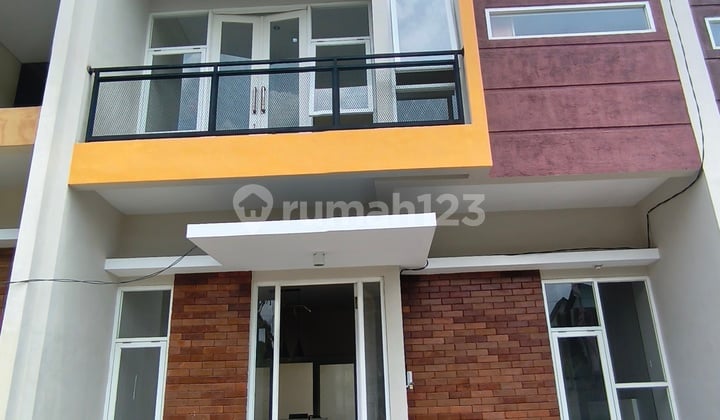 Rumah Villa Kota Batu Full Furnished Bangunan Baru Dekat Jatimpark