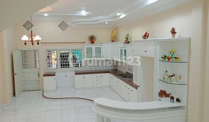 Dijual Rumah Jl Besi Dimensi 5,5 X 34m² Siap Huni Full Furnish