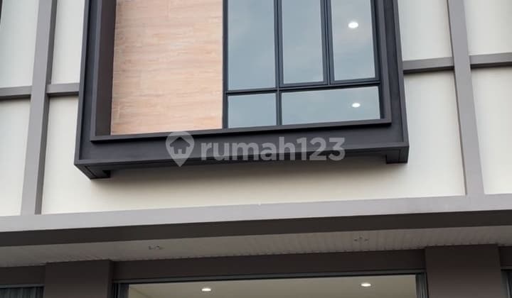 For Rent: Ruko Astha Suvarna Sutra, Pasar Kemis Cikupa, Facing Main Road (Minimum Annual Lease 2 Years)