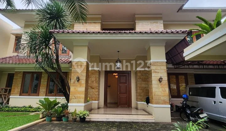 Rumah Mewah Lokasi Strategis Daerah Kebayoran Baru