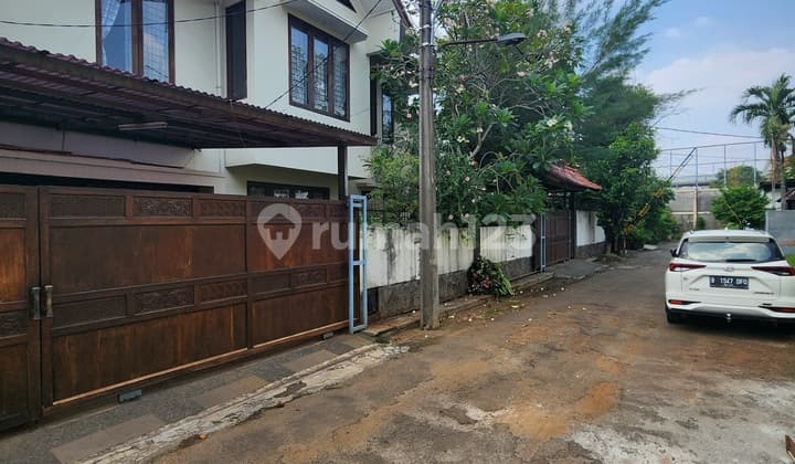 Rumah Mewah Nuansa Villa Taman Luas Area Ragunan Jaksel