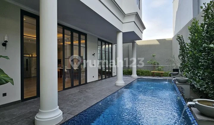 Rumah Mewah Brand New 3 Lantai Daerah Senopati Kebayoran Baru