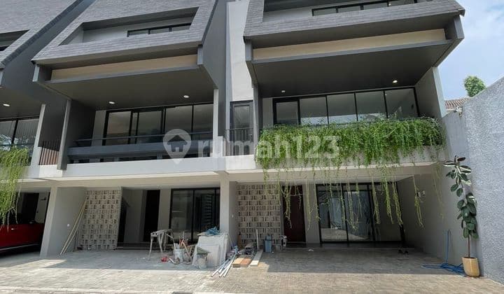 Rumah Brand New 3 Lantai Lokasi Premium Daerah Kemang