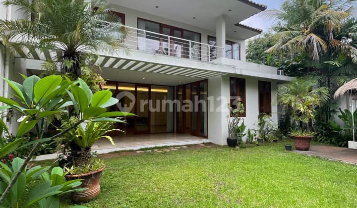Rumah Mewah Luas Ada Taman & Private Pool Area Kemang Jaksel
