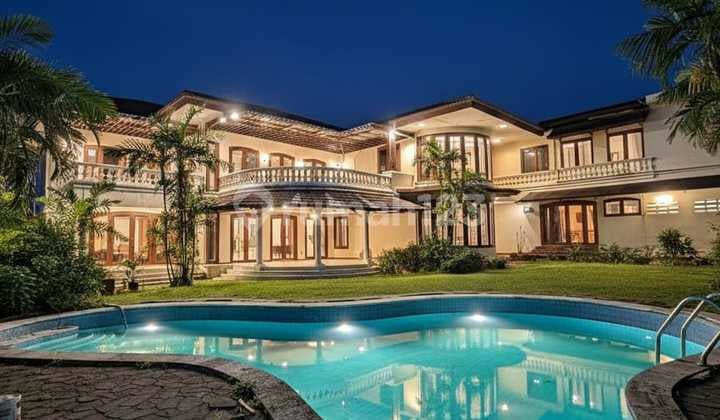 Dijual di Bawah Harga Pasaran Rumah Besar dan Kokoh