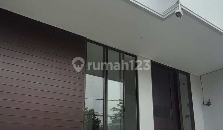 Rumah Bergaya Modern di Cinere, Depok