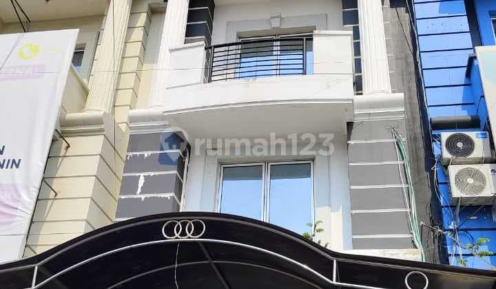 Ruko Bagus 3 Lantai Lokasi Strstegis di Harapan Indah Regency Medan Satria Bekasi