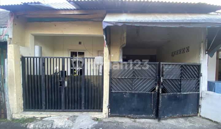 Rumah Hitung tanah, Cocok untuk Kost- Kost san, di Bintaro Jaksel. Sangat dekat dengan pintu tol dan kampus STP Trisakti