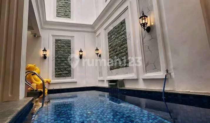 Dijual Rumah Sultan 3 Lantai di Antapani