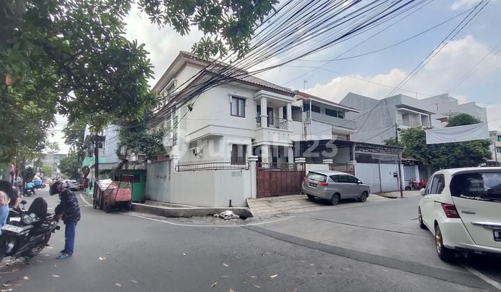 Rumah Mewah Di Kebon Jeruk Ditengah Kota. Dekat Kemana-mana